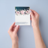 Eigen roze bloemige uitnodigingskaarten voor evene flyer (Hand)