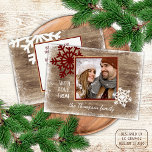 Eigen sneeuwvlokken en houten houten planken feestdagen kaart<br><div class="desc">Unieke, klassieke, trendy, en decoratieve vakantiekaart Kute MET LOVE VAN tekst en ruimte om u aan te passen of aan te passen met een foto en namen (of familienaam) van uw keuze op een robuust boerenbedrijf, geïnspireerd op het ingeweven patroon van houten planken met barnwood. En een aanpasbaar seizoensgroet gedicht...</div>