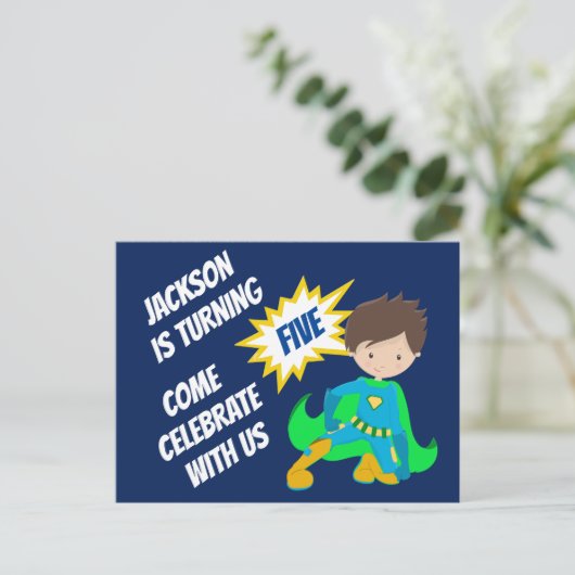 Eigen superheld Boy Birthday Party Invitation Briefkaart (Staand voorkant)