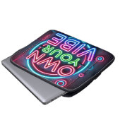 Eigen Vibe – Neon Neopreen laptophoes Laptop Sleeve (Voorkant onderkant)