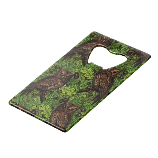 Eigendom van de eikenboom, groen en bruin creditkaart flessenopener (Voorkant Gekanteld)