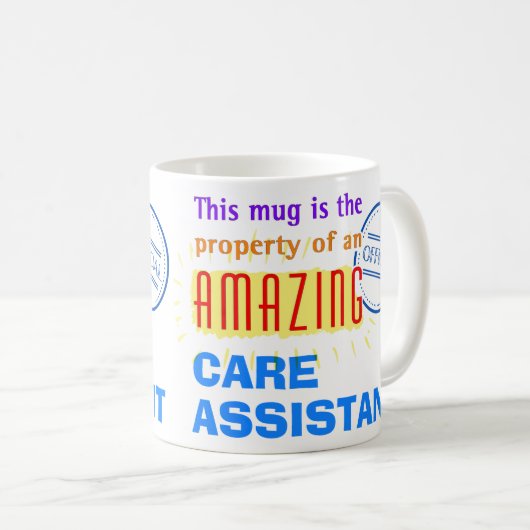 Eigendom van een geweldige zorgassistent koffiemok (Voorkant rechts)