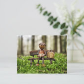 Eikel elf rustend in het bos - verjaardagskaart briefkaart (Staand voorkant)