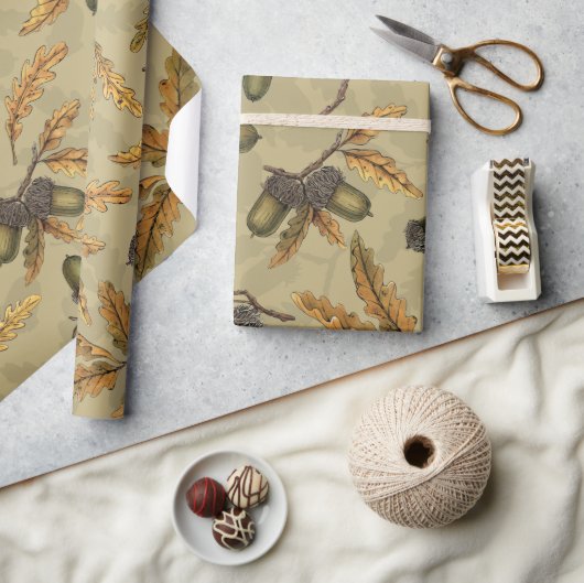 Eikels en eikenbladeren op ecru cadeaupapier (Crafts)