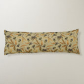 Eikels en eikenbladeren op ecru lichaamskussen (Achterkant)