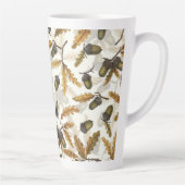 Eikels en eikenbladeren op gebroken wit latte mok (Rechts)