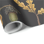 Eikels en eikenbladeren op zwart cadeaupapier (Rol Hoek)