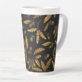 Eikels en eikenbladeren op zwart latte mok (Rechterhoek)