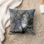 Eiken boom in vroege lente, gekleurde lucht bewerk kussen (Deken)