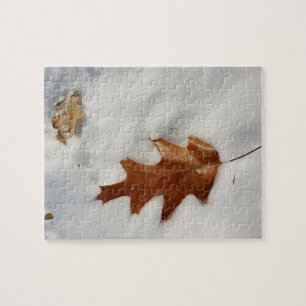 eikenblad op de sneeuw legpuzzel