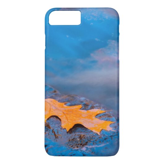 Eikenblad op steen in Rosseau rivier Case-Mate iPhone Case (Achterkant)
