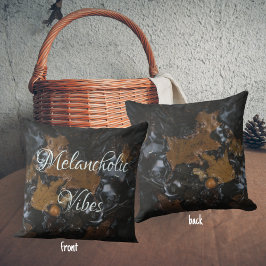 Eikenbladeren en eikels in donkere wateren kussen