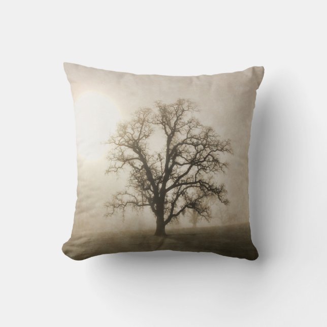 eikenboom in de fog Fine Art Pillow Kussen (Voorkant)