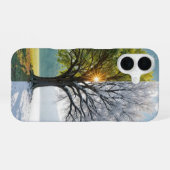 Eikenboom in twee seizoenen iPhone 16 hoesje (Achterkant horizontaal)