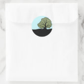 eikenboom op de heuvel ronde sticker (Tas)