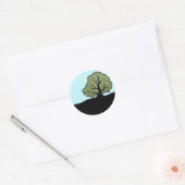 eikenboom op de heuvel ronde sticker (Envelop)
