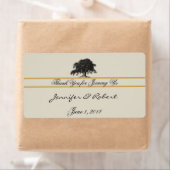 Eikenboomplantage in gouden waterflesetiket etiket (Insitu)