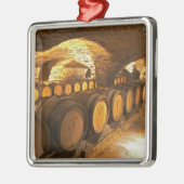 eikenborstels in de kelder bij Domaine Comte Metalen Ornament (Links)