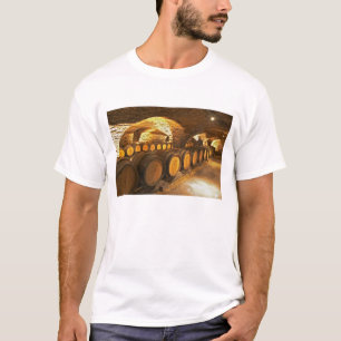 eikenborstels in de kelder bij Domaine Comte T-shirt