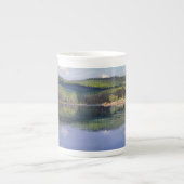 Eiland en wolkenschaaduw - Bone China mok (Voorkant)