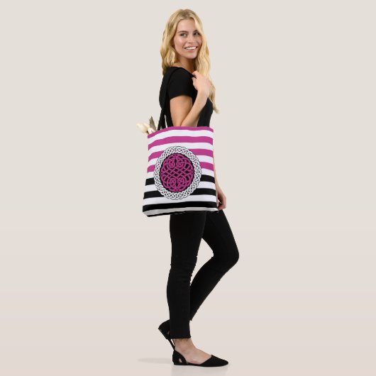 Eiland Keltisch Wit/zwart/roze streep, cirkelknoop Tote Bag (Op model)