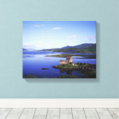 Eilean Donan Castle, Dornie, Highlands Canvas Afdruk (Insitu (Houten vloer))