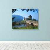 Eilean Donan Castle, Highlands, Schotland 2 Canvas Afdruk (Insitu (Houten vloer))