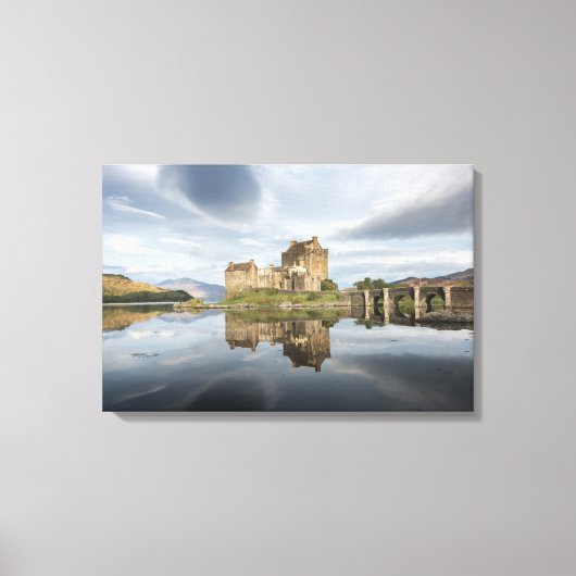 Eilean Donan Castle met reflectie in Schotland Canvas Afdruk (Voorkant)