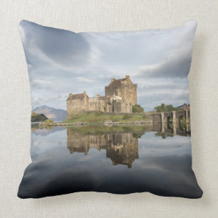 Eilean Donan Castle met reflectie in Schotland Kussen