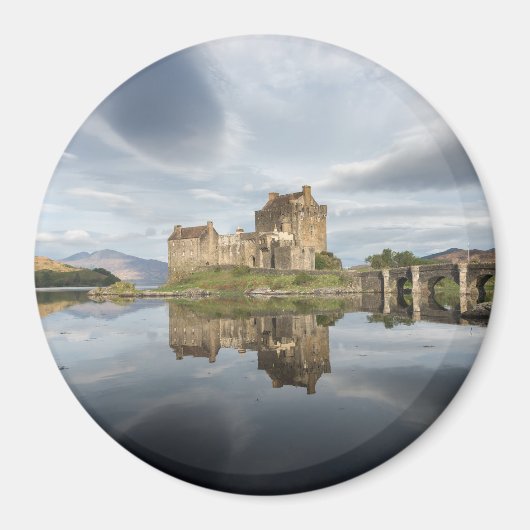 Eilean Donan Castle met reflectie in Schotland Magneet (Voorkant)
