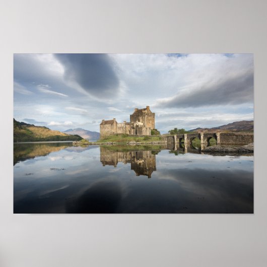 Eilean Donan Castle met reflectie in Schotland Poster (Voorkant)