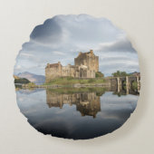 Eilean Donan Castle met reflectie in Schotland Rond Kussen (Voorkant)