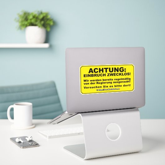 Einbruch zwecklos! sticker (Laptop op bureau)