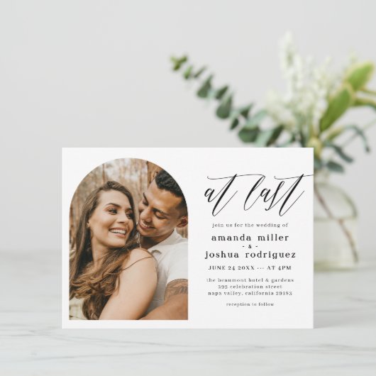 Eindelijk | Eenvoudige Elegant Boho Arch-foto brui Kaart (Staand voorkant)