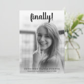 Eindelijk eenvoudige foto modern Afstuderen Aankondiging (Staand voorkant)