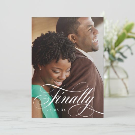 Eindelijk Elegant Script Foto Overlay Save The Date (Staand voorkant)