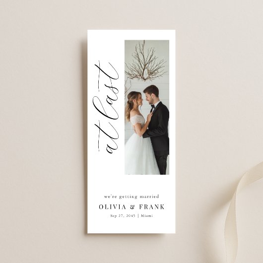 Eindelijk Elegant Script Modern Boeklegger Foto Save The Date