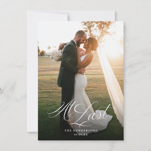 Eindelijk Elegant Script Wedding Photo Bedankkaart (Voorkant)
