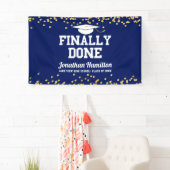 Eindelijk gedaan Navy Blue Graduation Party Spandoek (Insitu)