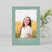 Eindelijk Gold Foil op Sage Afstuderen Aankondigin Folie Uitnodiging (Staand Voorkant)