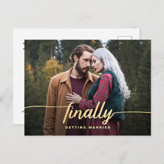 Eindelijk Gold Script Funny Wedding Save the Date Aankondigingskaart (Voorkant / Achterkant)