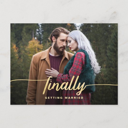 Eindelijk Gold Script Funny Wedding Save the Date Aankondigingskaart (Voorkant)