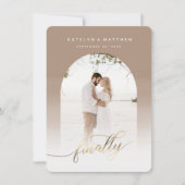 Eindelijk Goud Script Taupe Gebogen Gelijst Foto Save The Date (Voorkant)