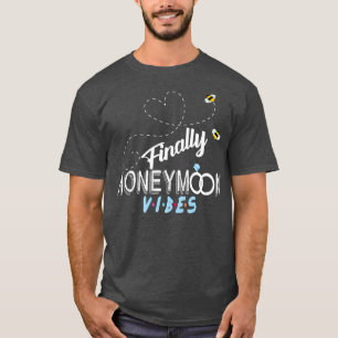Eindelijk honeymoonin sfeer Bruid Bruidegom Honeym T-shirt