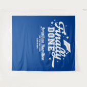 Eindelijk klaar blauwe afstudeerfeest achtergrond wandkleed (Voorkant (horizontaal))