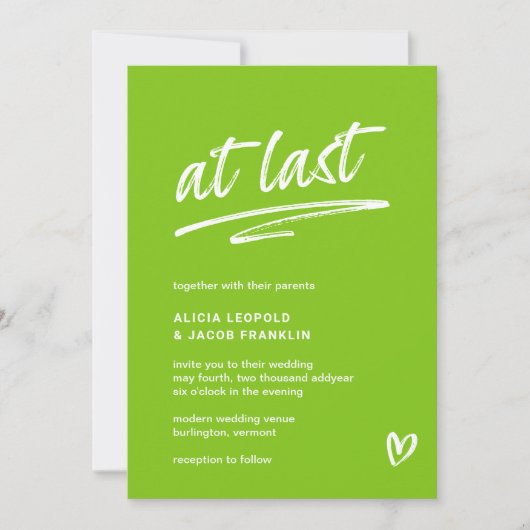 Eindelijk Lime Groene Typografie Moderne Bruiloft Kaart (Voorkant)