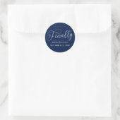 Eindelijk Minimalistisch huwelijk sparen de datum Ronde Sticker (Tas)
