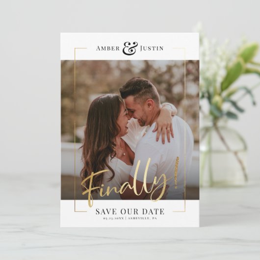 Eindelijk! | Modern Gold Square Photo Elegant Fun  Save The Date (Staand voorkant)
