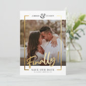 Eindelijk! | Modern Gold Square Photo Elegant Fun Save The Date (Staand voorkant)