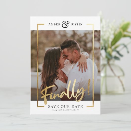 Eindelijk! | Modern Gold Square Photo Elegant Fun Save The Date (Staand voorkant)